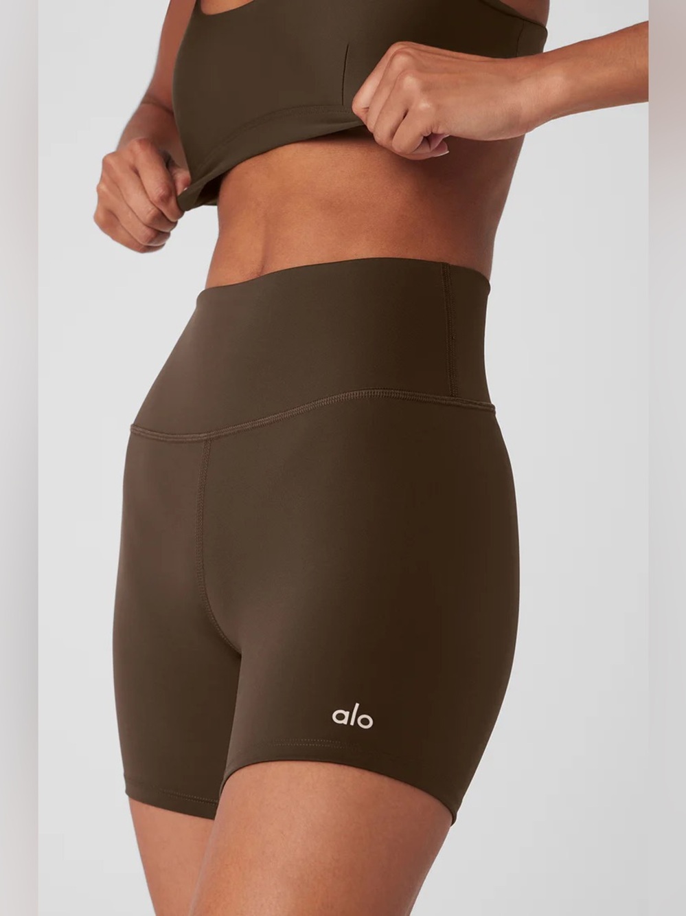 NWOT - ALO 5” Airlift Energy Shorts (Espresso)